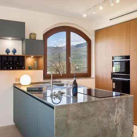 Monte Orione View & *